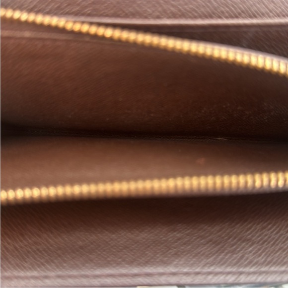 Louis Vuitton Checkered Wallet with Button Closure - Picture 8 of 12